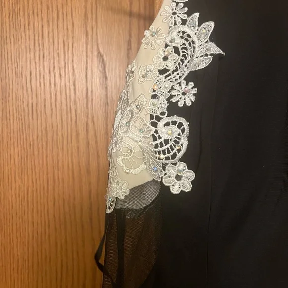 Black Homecoming or Prom Dress - size 9/10 with mesh size panels, lace - Picture 5 of 6